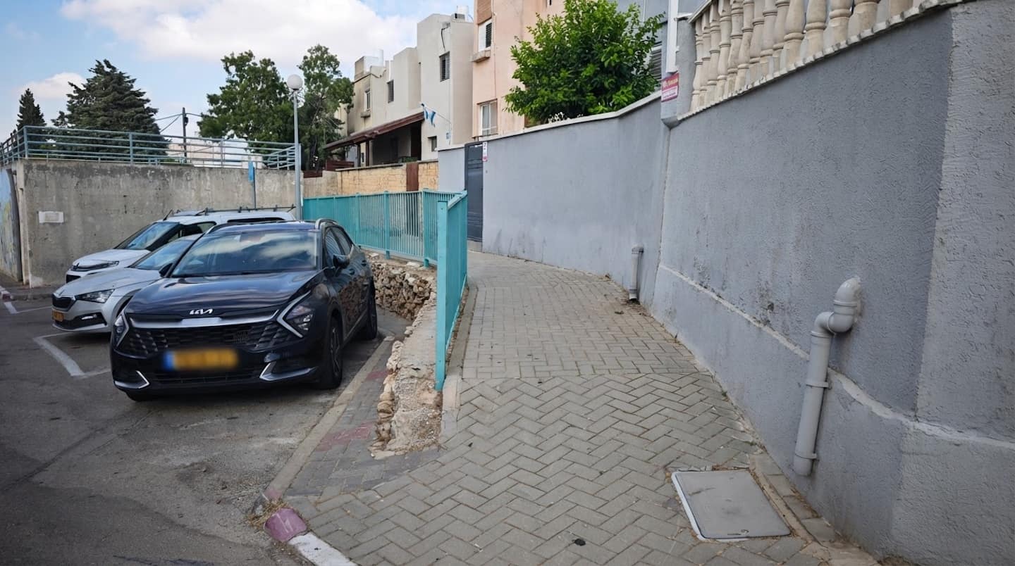 למכירה באריאל12